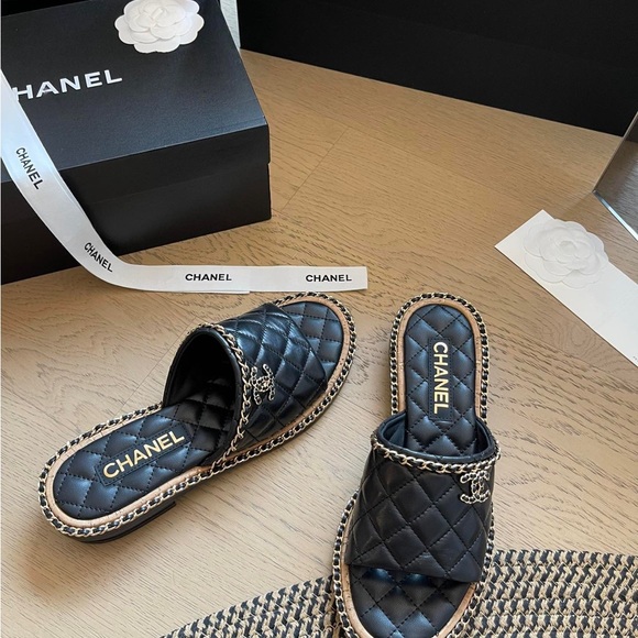 Chanel Quilted Black Sandals with Chain Accent - Picture 5 of 6